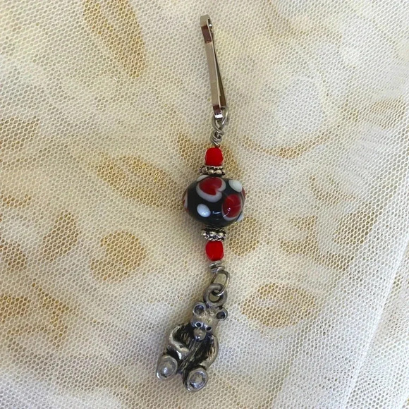 NWT Women/Girls Mobile/Tablet Keychain/Purse Beaded Silvertoned Teddy Bear charm - Picture 1 of 4